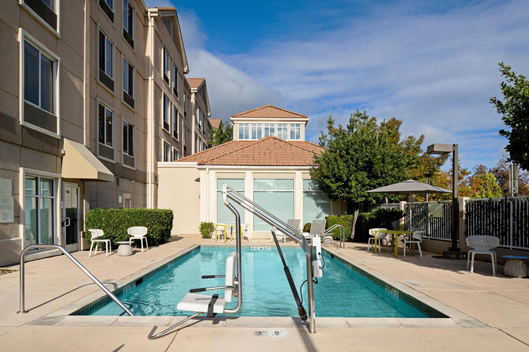 Hilton Garden Inn Folsom Exterior photo